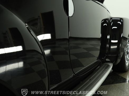 Used 2005 Chevrolet SSR w/ Preferred Equipment Group image 27