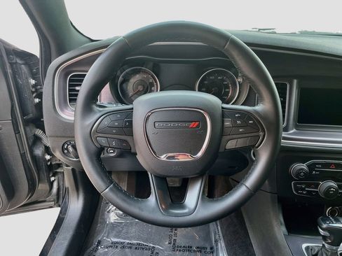 Used 2018 Dodge Charger SXT RWD image 11