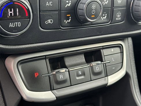 Used 2022 GMC Terrain SLT image 21