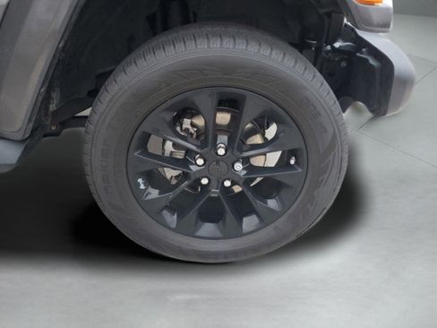 Used 2021 Jeep Wrangler Unlimited Sahara w/ Cold Weather Group image 31