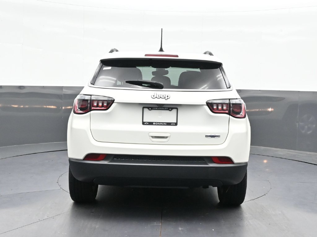Used 2021 Jeep Compass Latitude w/ Sun and Sound Group FWD image 4