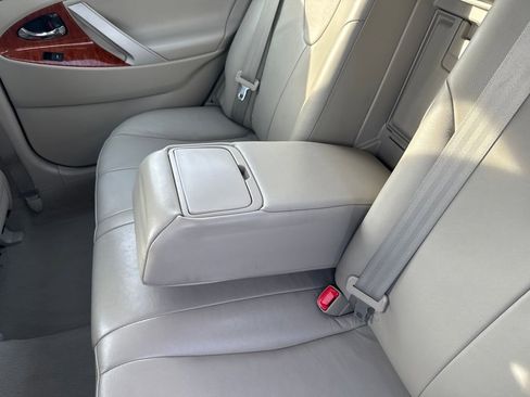 Used 2011 Toyota Camry image 34