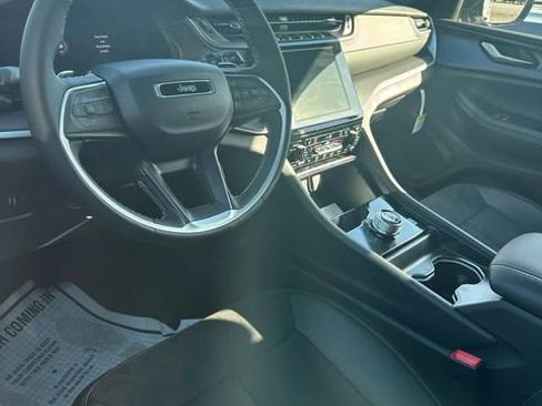 New 2025 Jeep Grand Cherokee L Altitude image 3