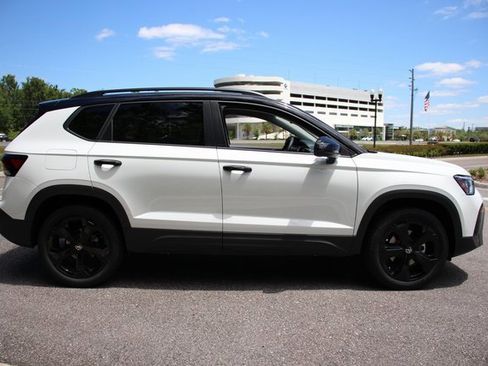 New 2025 Volkswagen Taos SE image 8