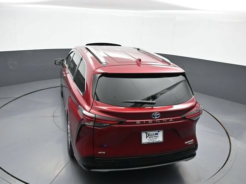 Used 2021 Toyota Sienna Platinum AWD/4WD image 40