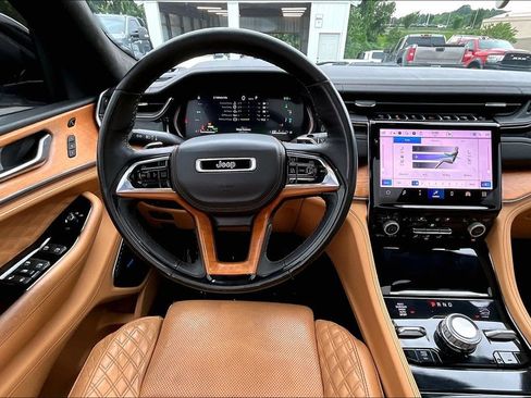 Used 2022 Jeep Grand Cherokee Summit AWD/4WD image 10