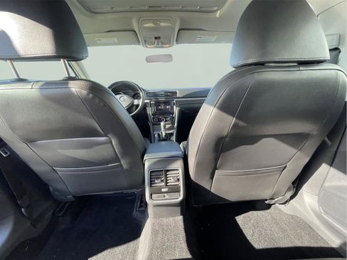 Used 2018 Volkswagen Passat 2.0T SE FWD image 15