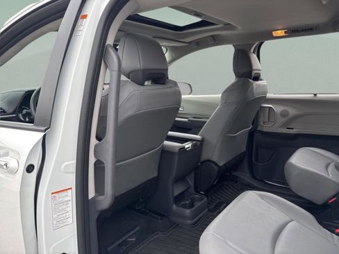 Used 2024 Toyota Sienna XLE image 26