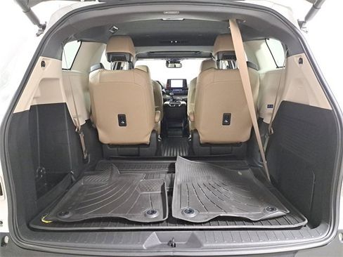 Used 2022 Toyota Sienna Limited image 10
