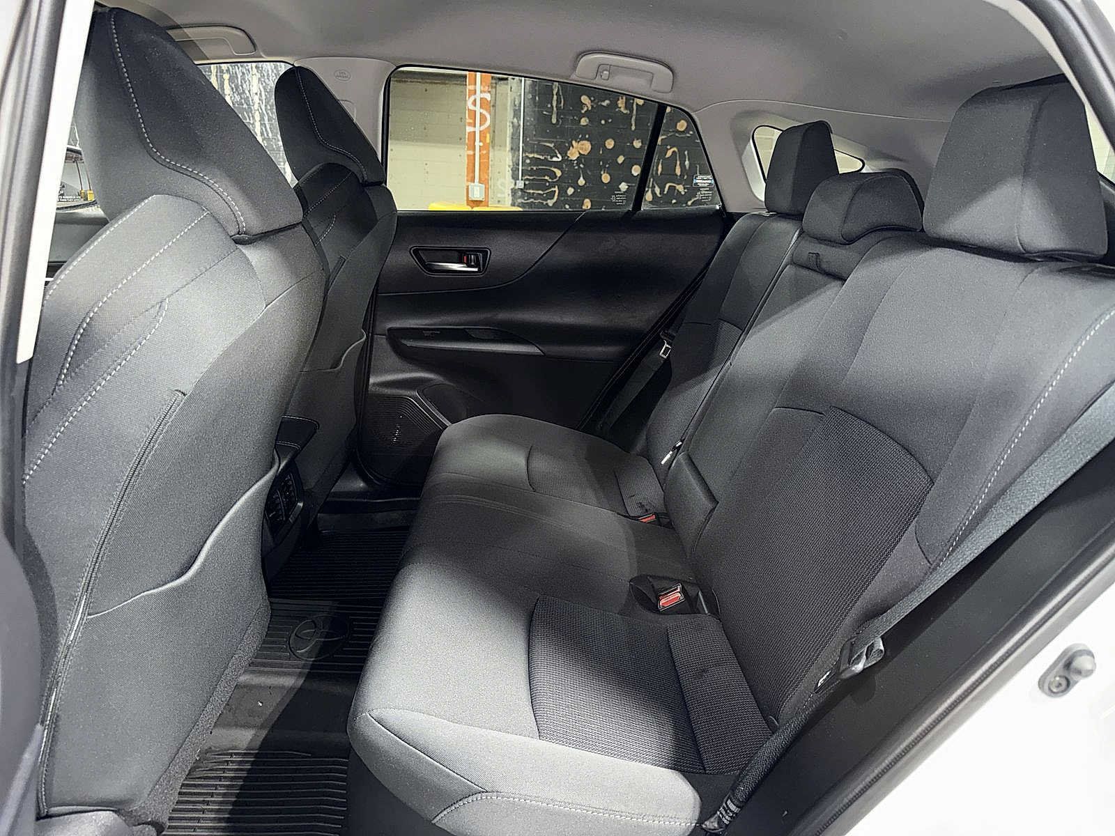 Used 2023 Toyota Venza LE AWD/4WD image 17