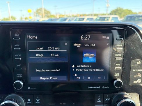 Used 2022 Toyota Highlander XLE AWD/4WD image 32