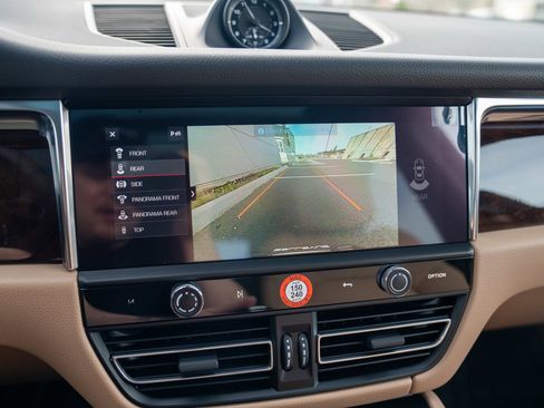 New 2026 Porsche Macan image 19