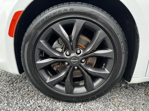Used 2018 Chrysler Pacifica Touring Plus w/ S Appearance Package FWD image 8