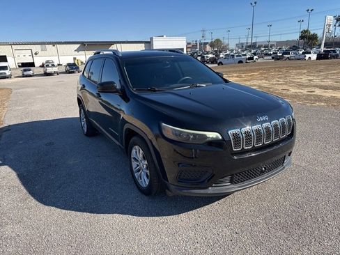 Used 2021 Jeep Cherokee Latitude image 4