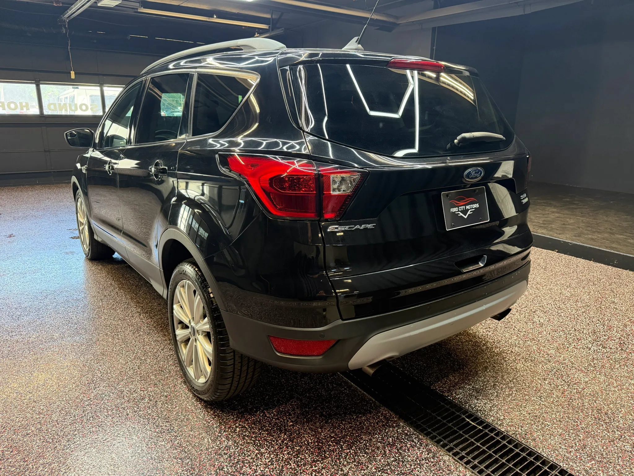 Used 2019 Ford Escape SEL FWD image 5