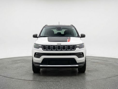 Used 2025 Jeep Compass Trailhawk AWD/4WD image 2