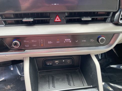 Used 2025 Kia Sportage EX FWD image 19