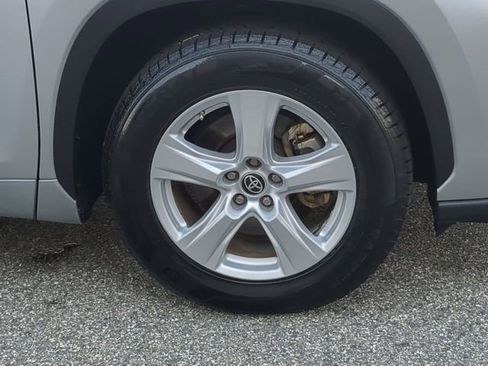 Used 2022 Toyota Highlander LE image 11