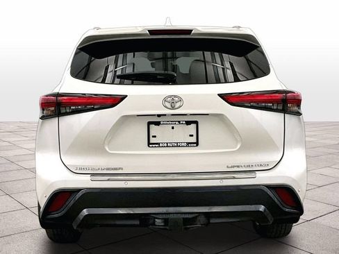 Used 2021 Toyota Highlander Limited AWD/4WD image 4