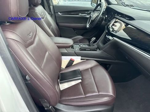 Used 2021 Cadillac XT6 Premium Luxury image 3