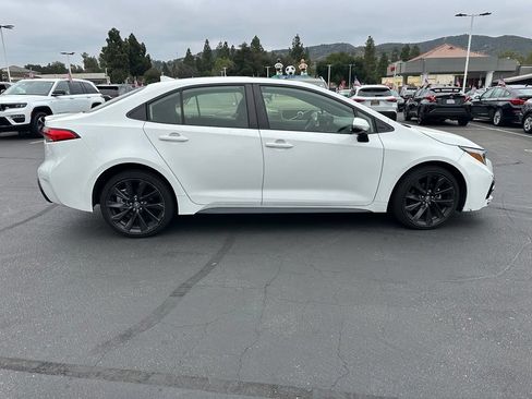 Used 2023 Toyota Corolla SE w/ SE Premium Package FWD image 4