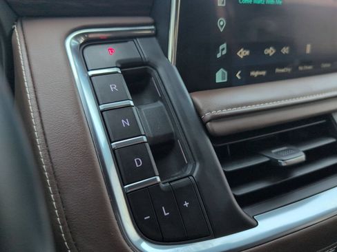 Used 2024 Chevrolet Suburban High Country AWD/4WD image 22
