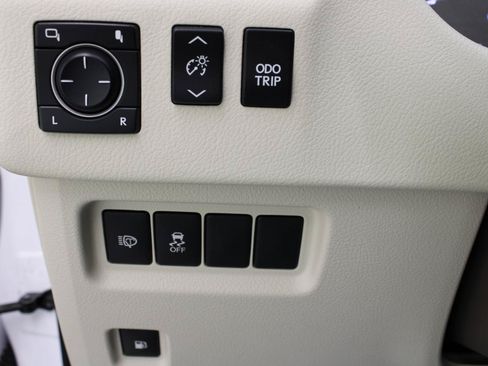 Used 2016 Lexus GX 460 w/ Premium Package AWD/4WD image 61