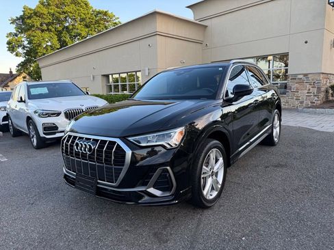 Used 2023 Audi Q3 2.0T Premium w/ 19" Wheel Package AWD/4WD image 3