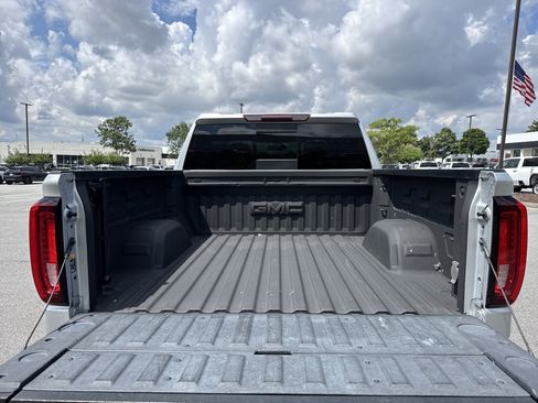 Used 2021 GMC Sierra 1500 SLT w/ SLT Convenience Package AWD/4WD image 33