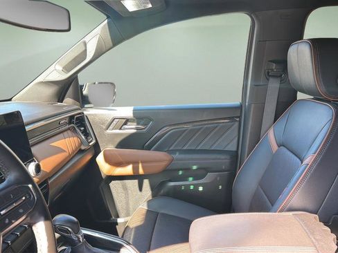 Used 2024 GMC Canyon AT4 w/ AT4 Premium Package image 8