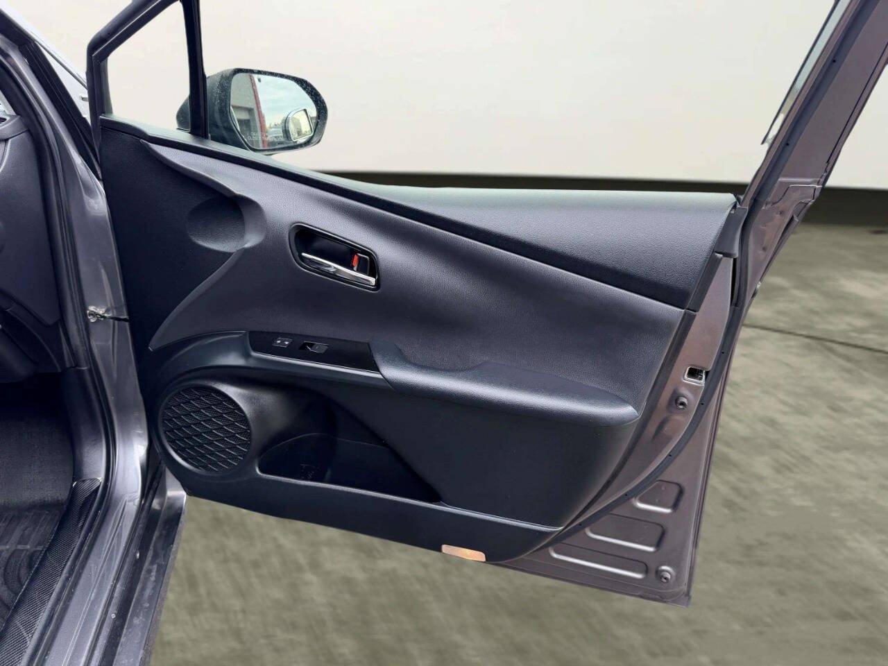 Used 2022 Toyota Prius LE FWD image 12