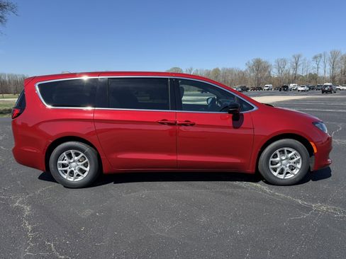 New 2026 Chrysler Voyager LX image 5