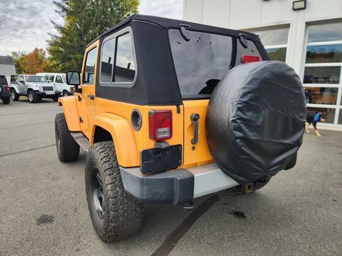 Used 2012 Jeep Wrangler Sahara AWD/4WD image 13