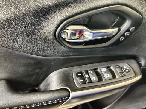 Used 2022 Jeep Cherokee Limited w/ Elite Package image 16