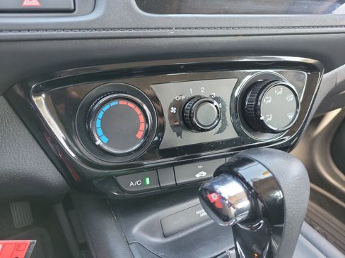 Used 2022 Honda HR-V LX image 25