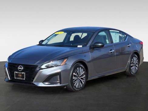 Used 2024 Nissan Altima 2.5 SV image 8