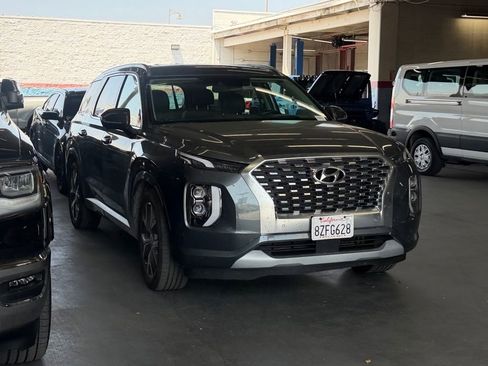 Used 2022 Hyundai Palisade Limited w/ Cargo Package FWD image 1