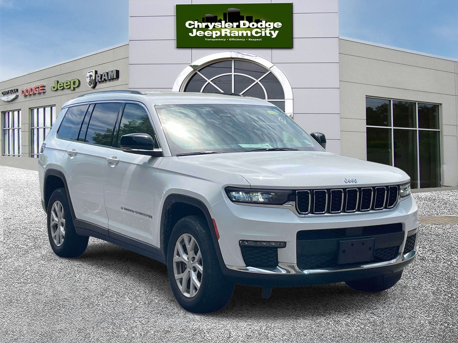 Used 2022 Jeep Grand Cherokee L Limited AWD/4WD image 4