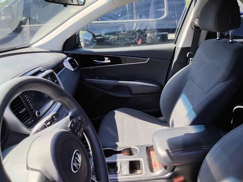 Used 2018 Kia Sorento AWD image 7
