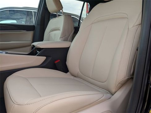 New 2025 Jeep Grand Cherokee Limited image 14