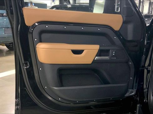 New 2026 Land Rover Defender 110 X-Dynamic SE image 10