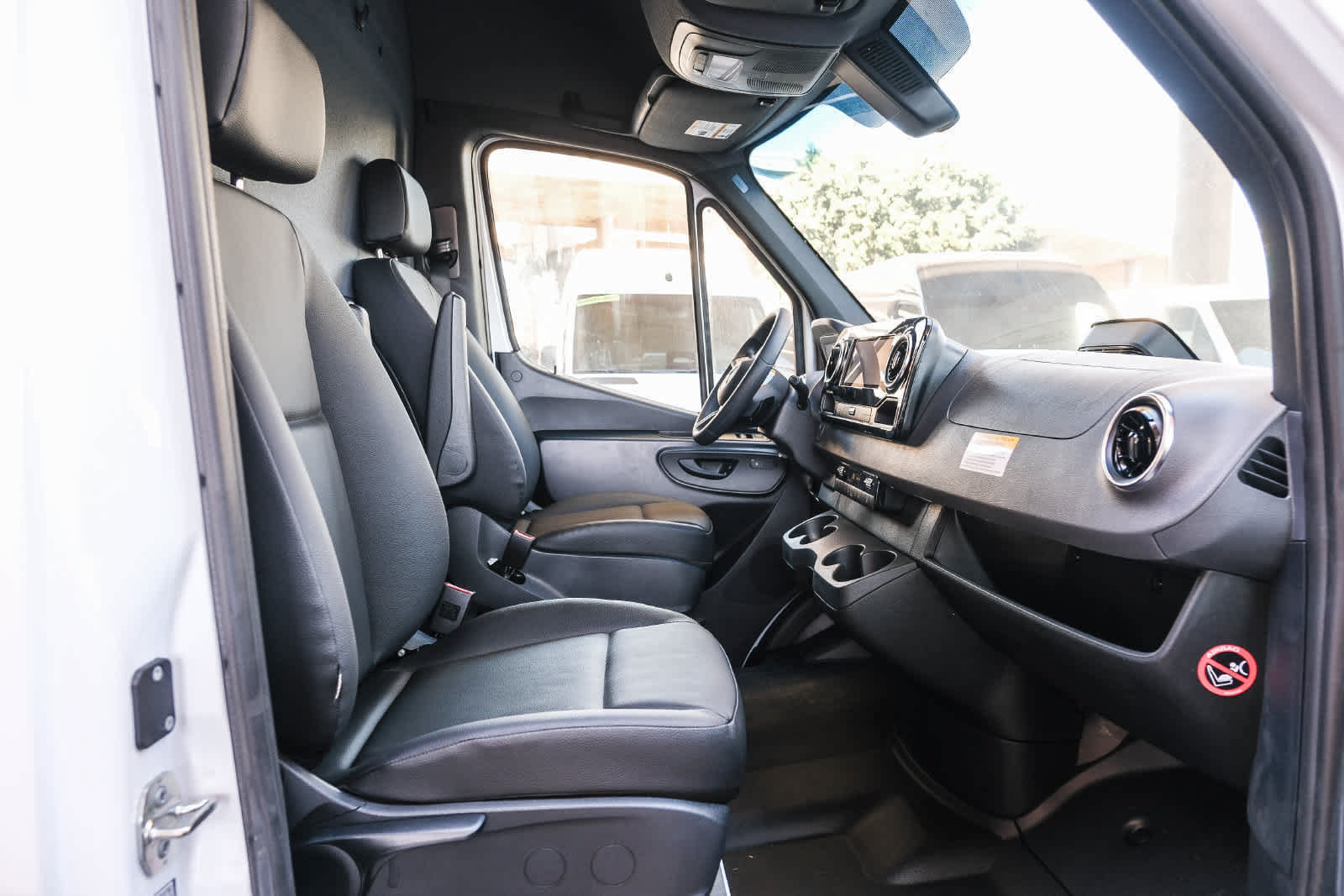 New 2025 Mercedes-Benz eSprinter 170 Cargo image 19