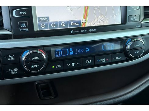 Used 2018 Toyota Highlander Limited Platinum AWD/4WD image 25