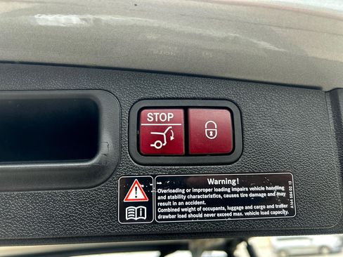 Used 2011 Mercedes-Benz GL 550 4MATIC image 15