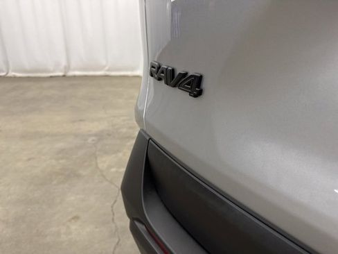 Used 2022 Toyota RAV4 XLE image 23