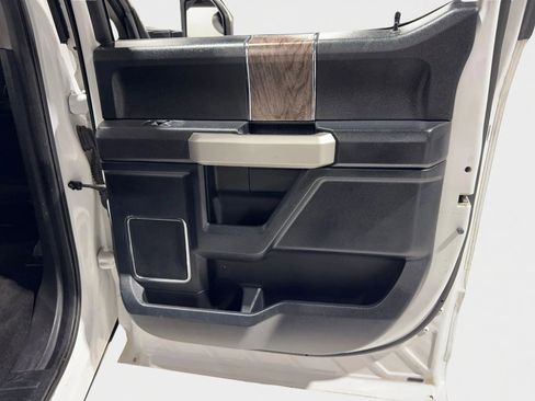 Used 2018 Ford F250 Lariat w/ Lariat Value Package image 27
