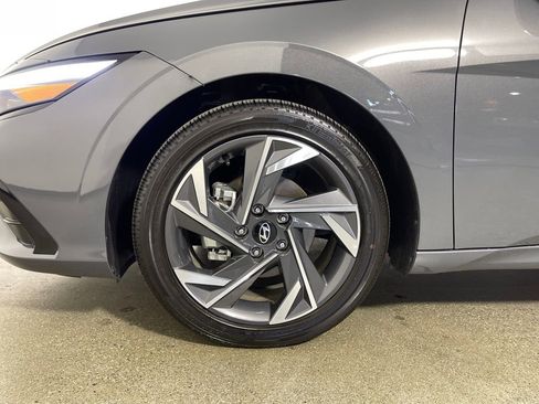 Certified 2025 Hyundai Elantra SEL image 11