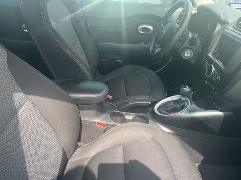 Used 2017 Kia Soul + FWD image 4