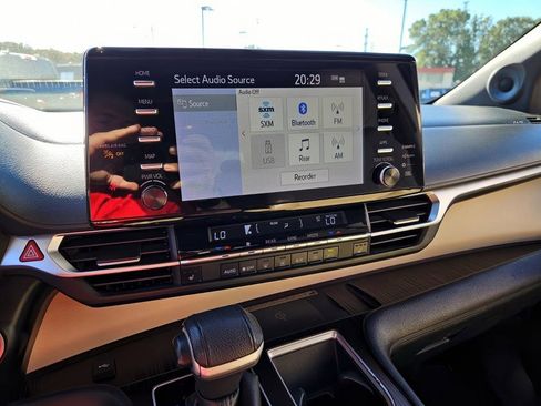Used 2021 Toyota Sienna XLE w/ XLE Plus Package image 18
