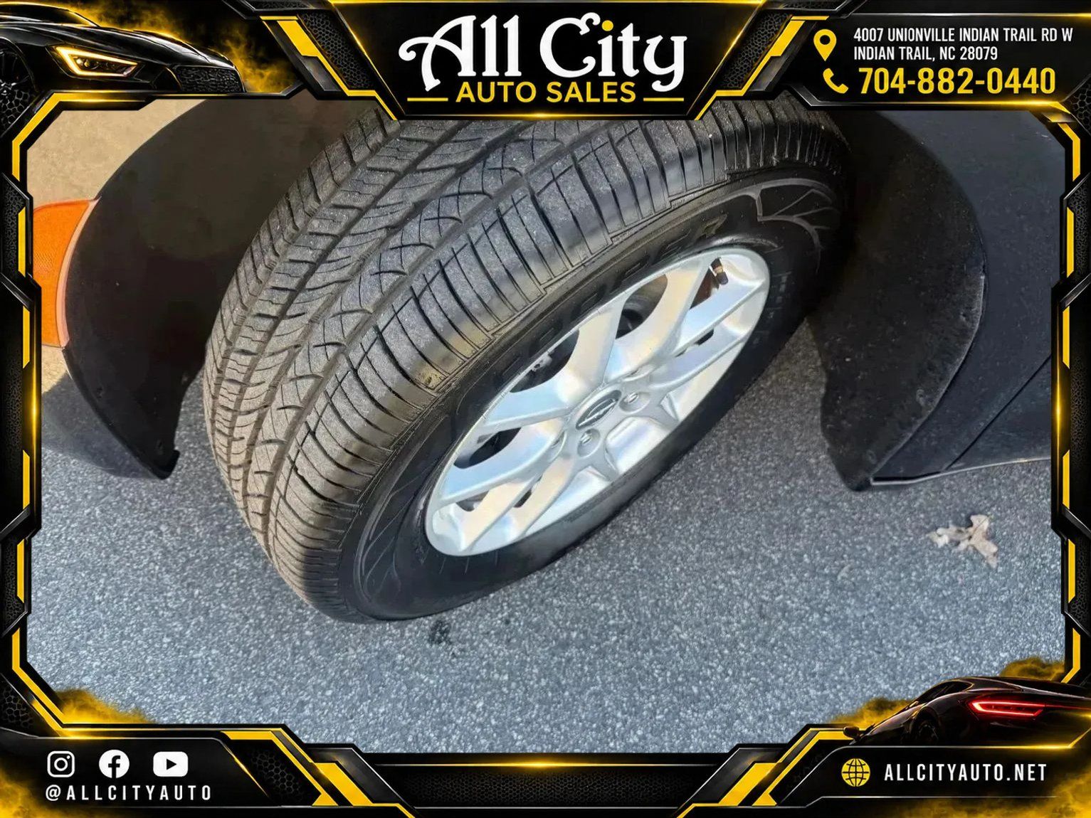 Used 2020 Chrysler Voyager Lxi FWD image 40